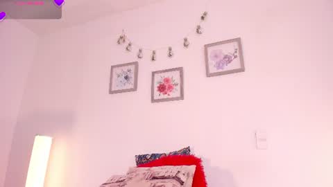 Snapshot of mely_rosee chatting on 06-24-26, 12:37 online show from 06-24-26, 12:37