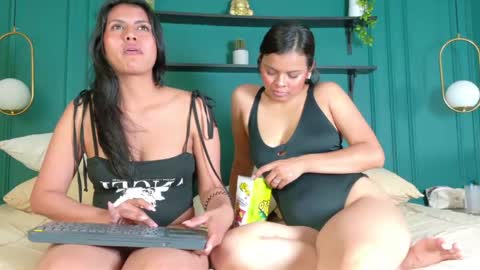 Snapshot of melydoll_ chatting on 05-15-26, 07:10 Maelly online show from 05-15-26, 07:10