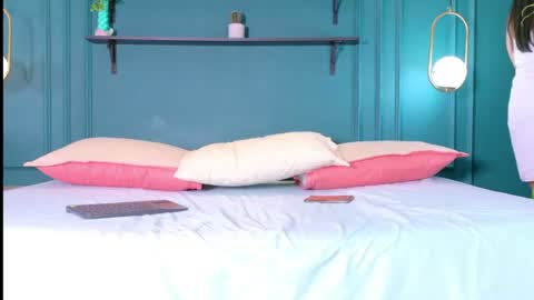 Snapshot of melydoll_ chatting on 06-14-26, 07:05 Maelly online show from 06-14-26, 07:05