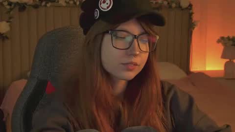 Mia online show from 10-09-25, 03:43