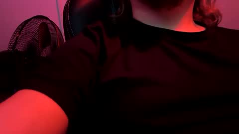 Snapshot of men10_12_1983 chatting on 01-06-25, 06:31 men10_12_1983 online show from 01-06-25, 06:31