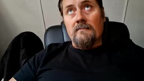 Snapshot of men10_12_1983 chatting on 09-12-25, 08:14 men10_12_1983 online show from 09-12-25, 08:14