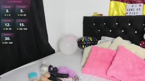 Snapshot of mena_hicks chatting on 02-18-26, 11:33 Heart online show from 02-18-26, 11:33