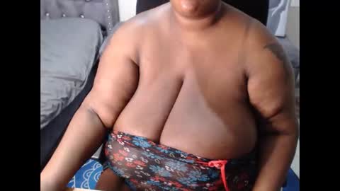 Snapshot of mency1980 chatting on 11-07-25, 06:52 bigboobsass online show from 11-07-25, 06:52