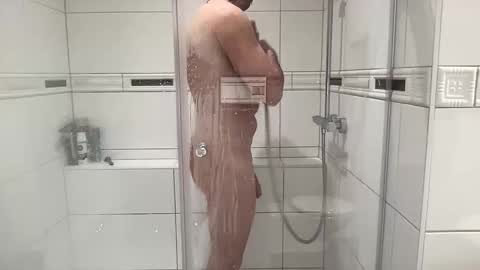 Snapshot of mensfantasy_bwc chatting on 10-18-25, 06:52 Hannes online show from 10-18-25, 06:52