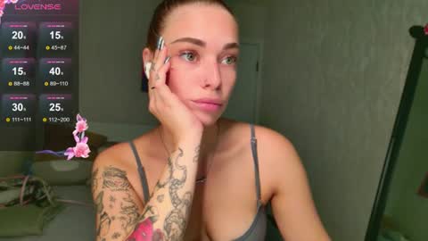 Snapshot of meow_moore chatting on 08-06-26, 06:15 Megan online show from 08-06-26, 06:15
