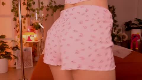 Snapshot of meow_nancy chatting on 05-31-26, 05:04 Heeyyooo Im Nans Subscribe to me I will be glad online show from 05-31-26, 05:04