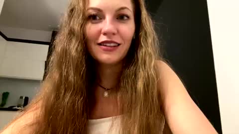 Snapshot of meowmariana chatting on 08-08-26, 07:27 Mary online show from 08-08-26, 07:27