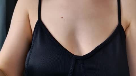 Mia online show from 03-18-26, 05:21