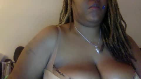 Snapshot of mercedesbuxxx chatting on 12-01-25, 05:12 mercedesbuxxx online show from 12-01-25, 05:12