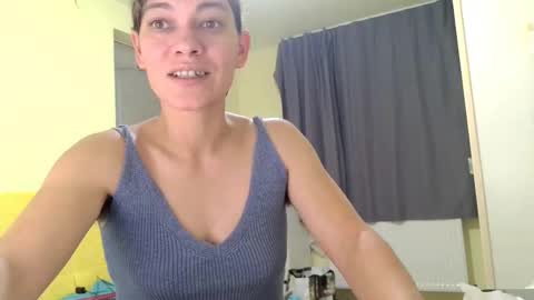 Snapshot of merciylove chatting on 11-12-25, 02:17 Miss Helena online show from 11-12-25, 02:17