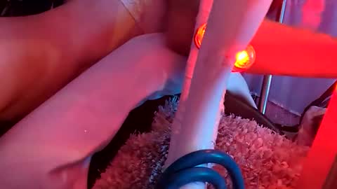 gurlnips online show from 11-14-25, 01:21