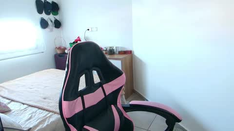 Miss Freckles online show from 05-03-26, 01:39