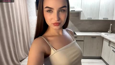 Snapshot of meridethvilca chatting on 10-26-25, 06:03 Rina online show from 10-26-25, 06:03