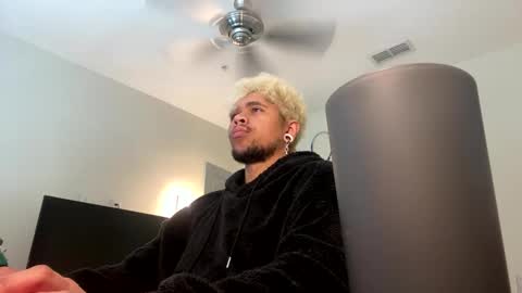 Snapshot of merlinharriss chatting on 02-28-25, 06:31 Merlinz Magic online show from 02-28-25, 06:31