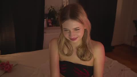 Snapshot of mermaids_ chatting on 12-21-24, 11:45 Lara OFFLINE online show from 12-21-24, 11:45