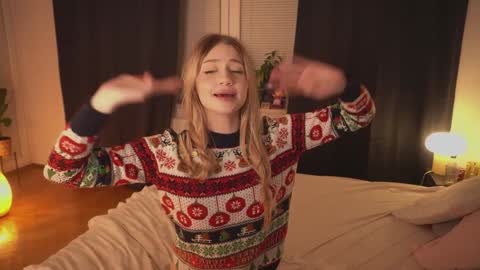 Snapshot of mermaids_ chatting on 12-23-24, 01:18 Lara OFFLINE online show from 12-23-24, 01:18