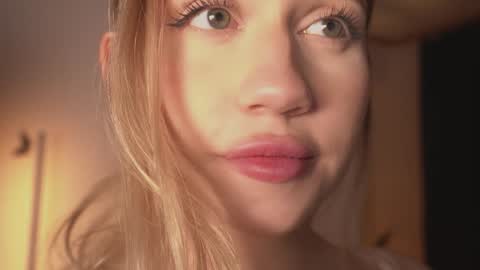 Snapshot of mermaids_ chatting on 01-03-25, 11:12 Lara OFFLINE online show from 01-03-25, 11:12