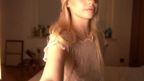 Lara OFFLINE  online show from 04-03-26, 07:45