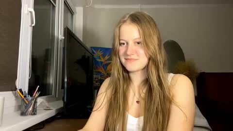 Snapshot of merrileebussey chatting on 10-31-25, 04:52 merrileebussey online show from 10-31-25, 04:52