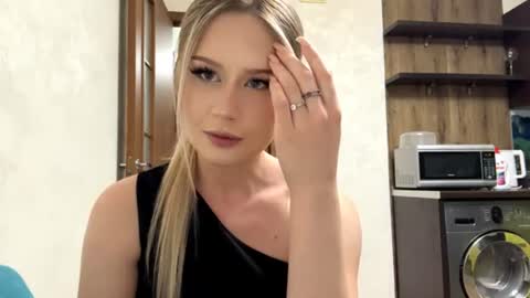 Snapshot of merrileesmoldt chatting on 06-28-26, 01:28 Stefani online show from 06-28-26, 01:28