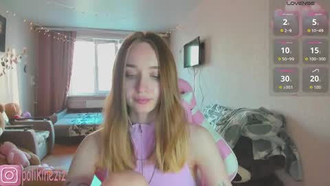 Snapshot of merryl_clark chatting on 05-25-26, 03:40 Sara online show from 05-25-26, 03:40