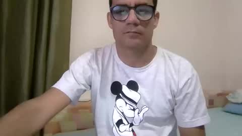 Nerd Latino online show from 10-28-25, 01:31