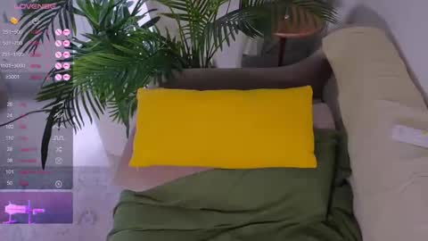 Snapshot of meukotis chatting on 10-10-25, 12:15 Stella online show from 10-10-25, 12:15