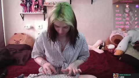 Snapshot of mevis_li chatting on 09-17-25, 03:30 Mavis online show from 09-17-25, 03:30