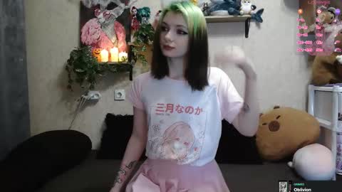 Snapshot of mevis_li chatting on 10-13-25, 11:32 Mavis online show from 10-13-25, 11:32