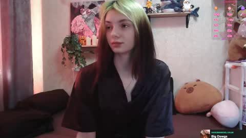 Snapshot of mevis_li chatting on 10-19-25, 03:18 Mavis online show from 10-19-25, 03:18