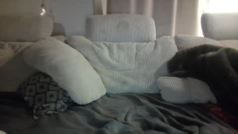 Snapshot of mew_606 chatting on 05-17-26, 12:52 mew online show from 05-17-26, 12:52