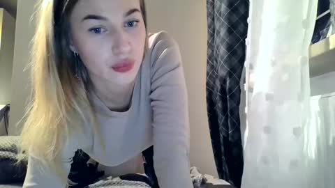 Snapshot of mia6824548 chatting on 12-31-24, 04:25 mia6824548 online show from 12-31-24, 04:25