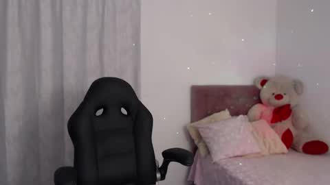 Snapshot of mia_199912 chatting on 02-21-25, 05:02 miaa online show from 02-21-25, 05:02