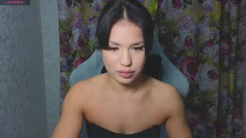 Mia online show from 10-31-25, 08:10