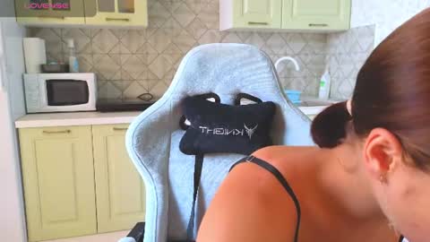 Mia online show from 07-25-26, 10:02