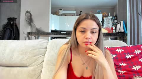 Snapshot of mia___mur chatting on 05-23-26, 06:07 Mia online show from 05-23-26, 06:07