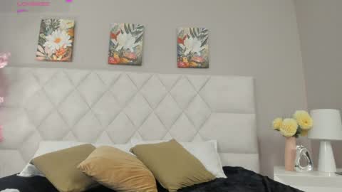 mia__bailey_ online show from 04-15-26, 03:13