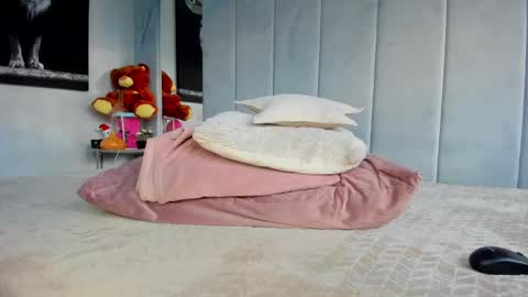 Mia  Milan online show from 03-03-25, 05:20