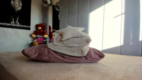 Mia  Milan online show from 03-05-25, 06:23