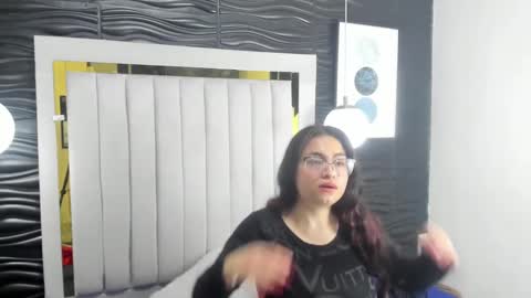 Snapshot of mia_and_lion chatting on 01-08-25, 01:11 Dreams Couple online show from 01-08-25, 01:11