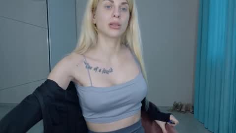 Snapshot of mia_angel chatting on 05-23-26, 05:17 mia_angel online show from 05-23-26, 05:17