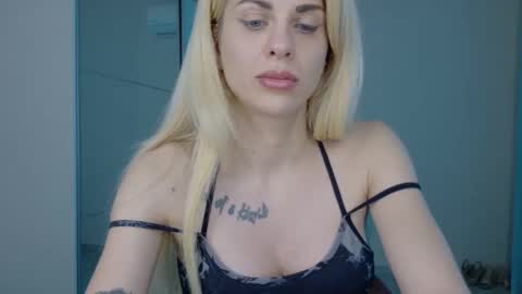 Snapshot of mia_angel chatting on 05-25-26, 04:46 mia_angel online show from 05-25-26, 04:46