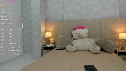 Snapshot of mia_aristizabal chatting on 10-14-25, 11:22 Mia Aristizabal online show from 10-14-25, 11:22