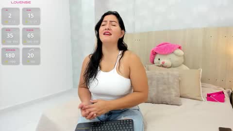 Snapshot of mia_aristizabal chatting on 12-04-25, 11:41 Mia Aristizabal online show from 12-04-25, 11:41