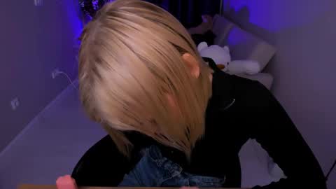 Mia online show from 01-30-25, 03:51