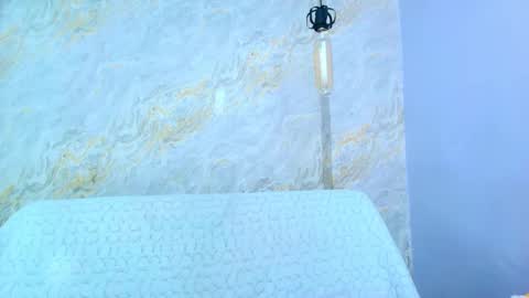 Mia  online show from 11-22-25, 12:04