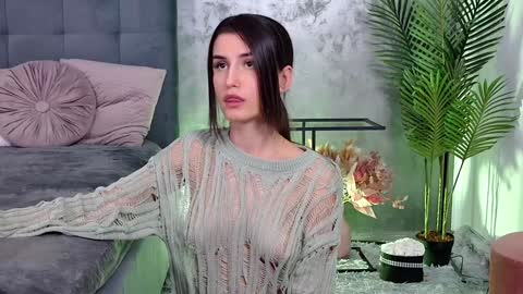 Freya Allen online show from 01-11-25, 09:25