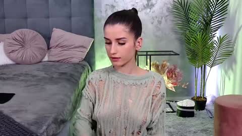 Freya Allen online show from 01-20-25, 09:22