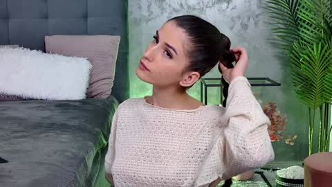 Freya Allen online show from 01-21-25, 09:15